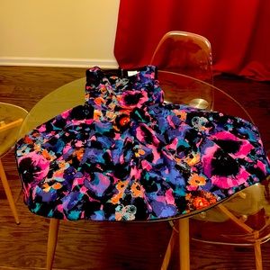 Colorful Midlength dress with a dark color pallette